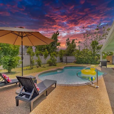 Villa 2 Kitchens, Pool, Ping Pong, Corn Hole, Bbq